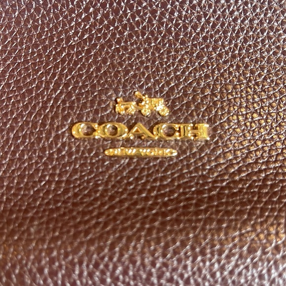 Coach Edie 31 Refined Pebble
Leather Shoulder Bag NWT in Oxblood w duster - Picture 8 of 9